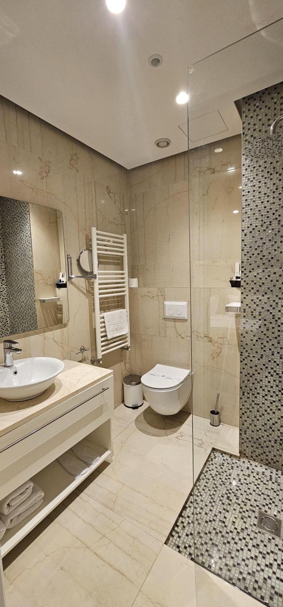 Hotel Queen Selitë e Vogël Extérieur photo