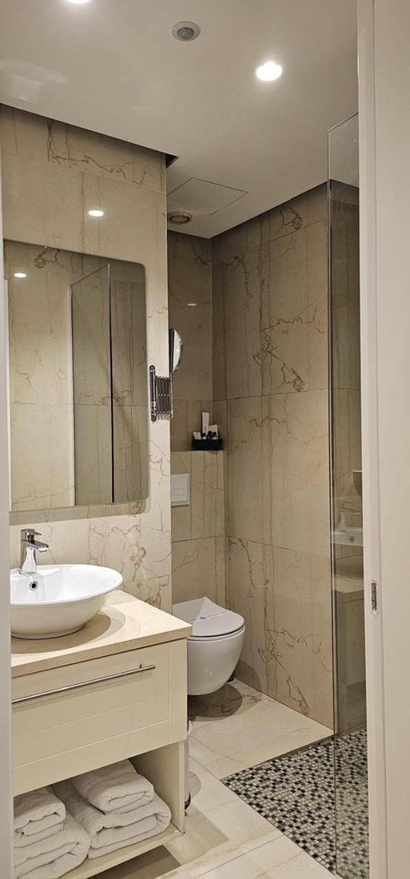 Hotel Queen Selitë e Vogël Extérieur photo